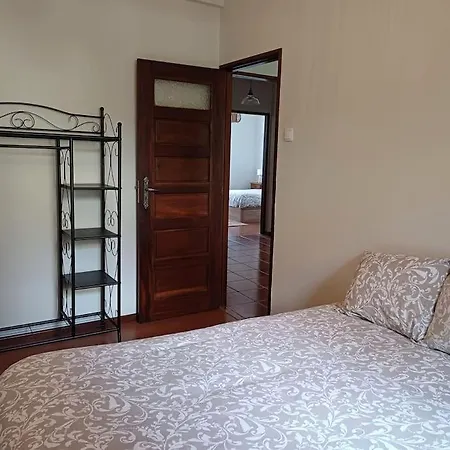 Roomy & Patio - 2 Bedroom Flat Порту