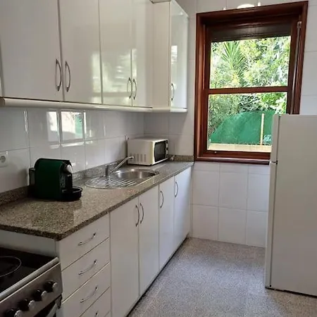 Patio House - 2 Bedroom Flat - Pet Friendly *