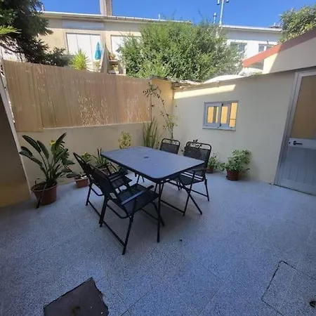 Roomy & Patio - 2 Bedroom Flat 포르투