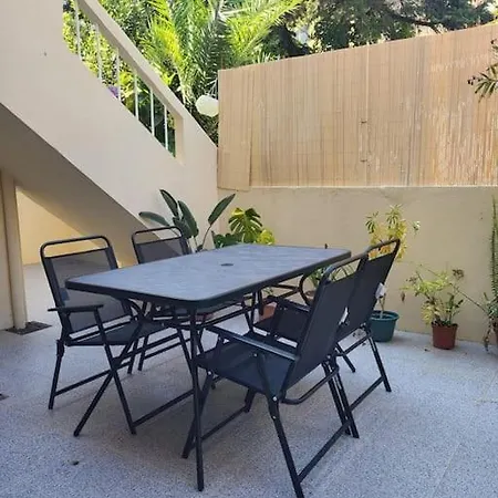 Roomy & Patio - 2 Bedroom Flat