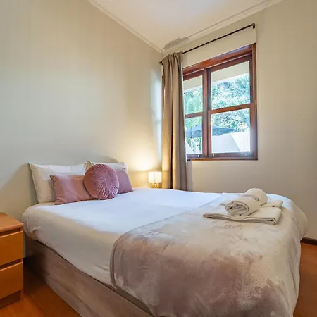 Patio House - 2 Bedroom Flat *