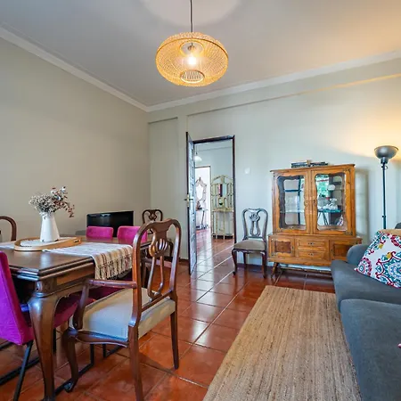 Patio House - 2 Bedroom Flat *