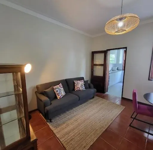 Patio House - 2 Bedroom Flat - Pet Friendly