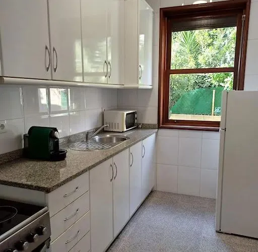 Patio House - 2 Bedroom Flat - Pet Friendly *