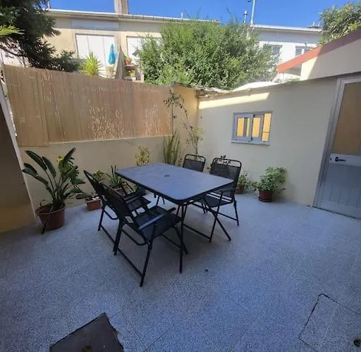 Patio House - 2 Bedroom Flat - Pet Friendly Πόρτο