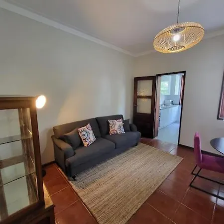 Patio House - 2 Bedroom Flat - Pet Friendly